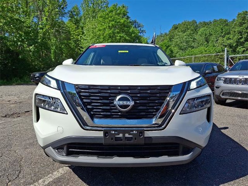 Certified 2022 Nissan Rogue SV image 1