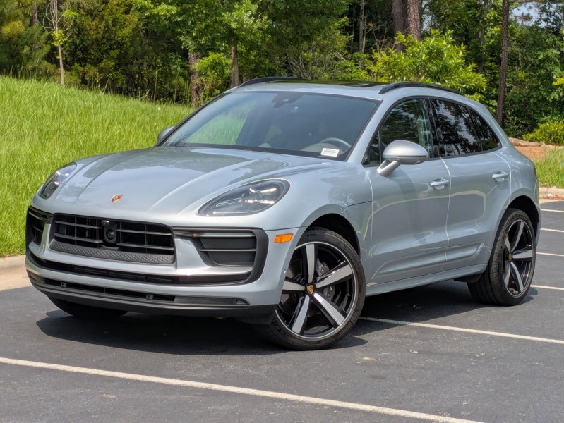 Certified 2024 Porsche Macan image 1