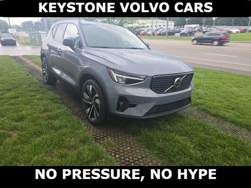 Certified 2023 Volvo XC40 B5 Plus w/ Climate Package image 1