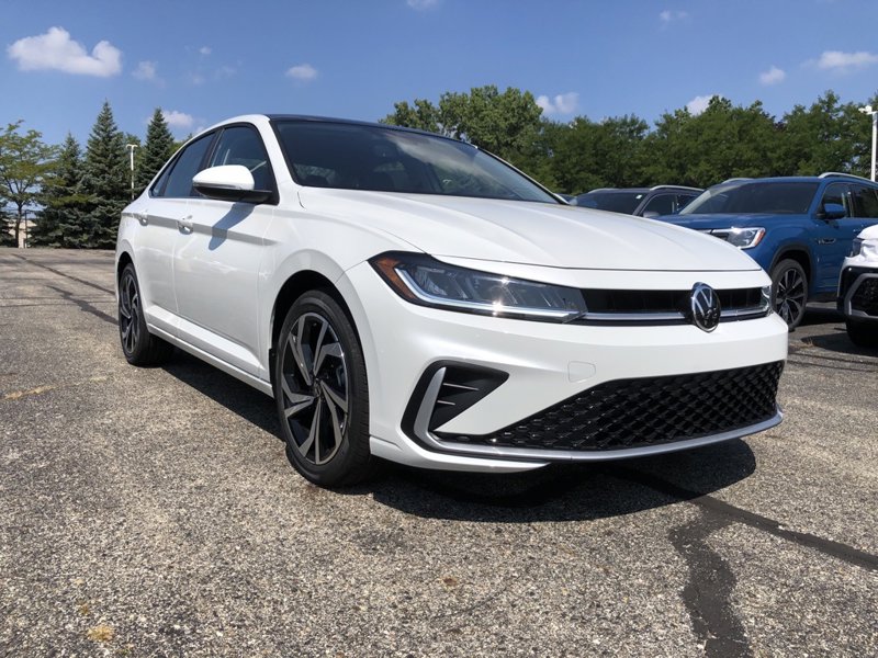 New 2025 Volkswagen Jetta SEL image 1