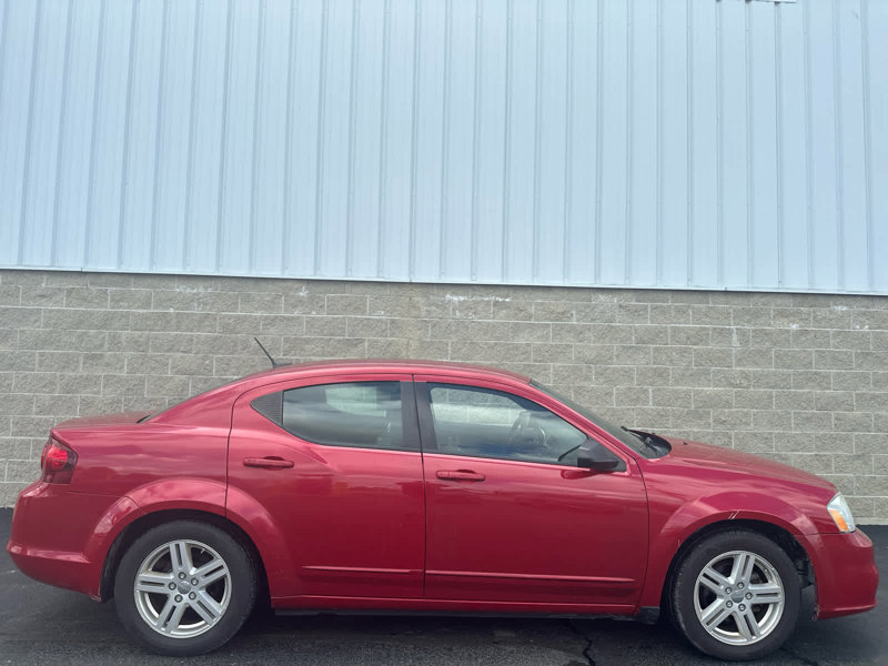 Used 2013 Dodge Avenger SE image 1