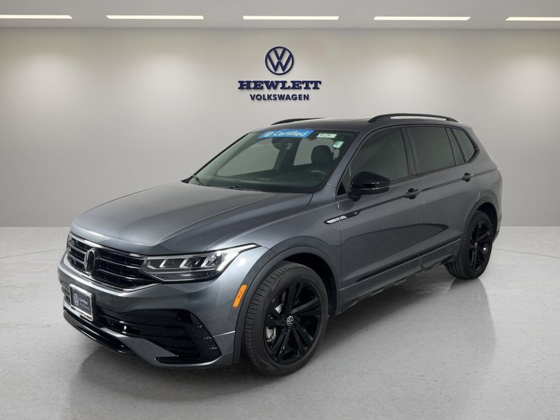 Certified 2024 Volkswagen Tiguan SE R-Line image 1