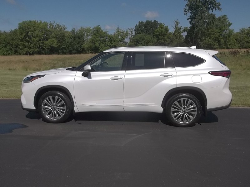 Certified 2022 Toyota Highlander Platinum image 1