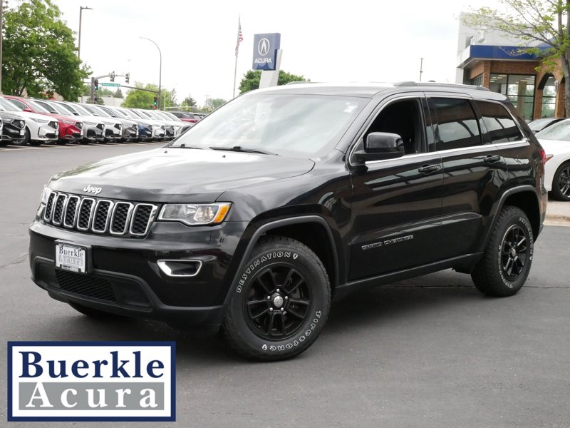 Used 2020 Jeep Grand Cherokee Laredo image 1