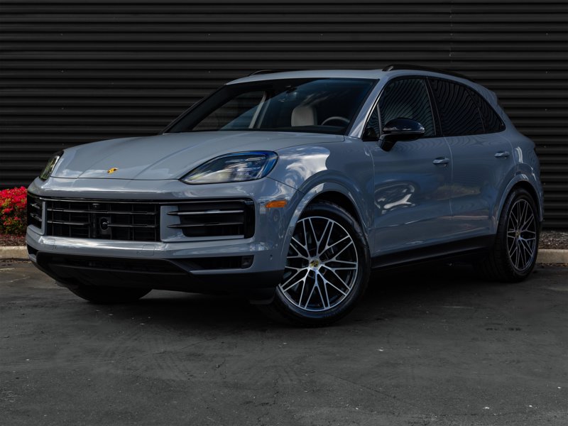 Certified 2024 Porsche Cayenne image 1