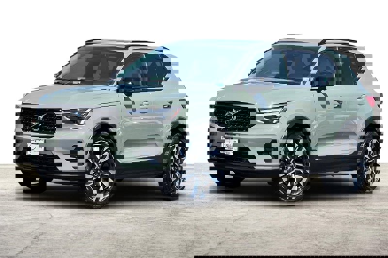 Certified 2024 Volvo XC40 B5 Ultimate image 1