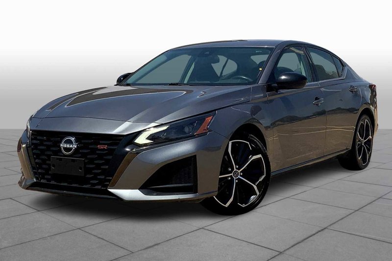 Used 2023 Nissan Altima 2.5 SR image 1