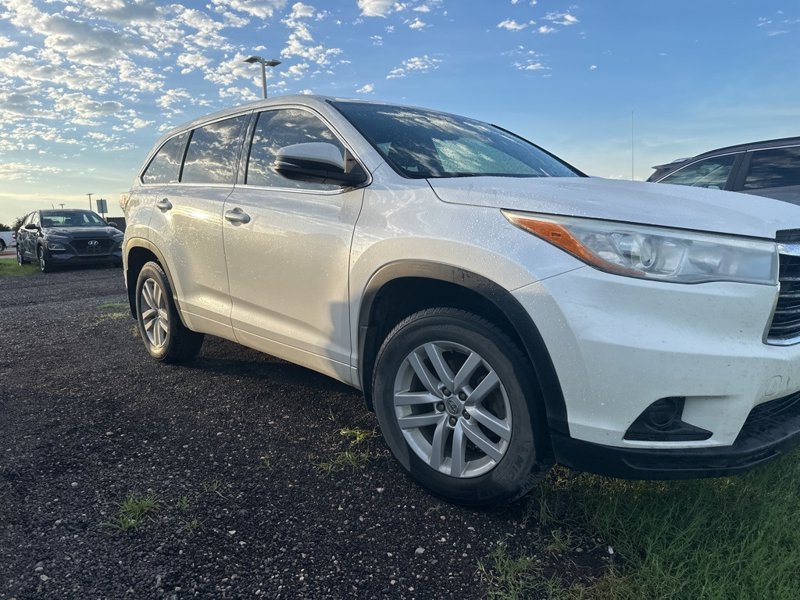 Used 2015 Toyota Highlander LE image 1