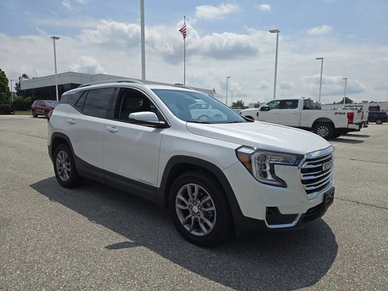 Certified 2022 GMC Terrain SLT image 1
