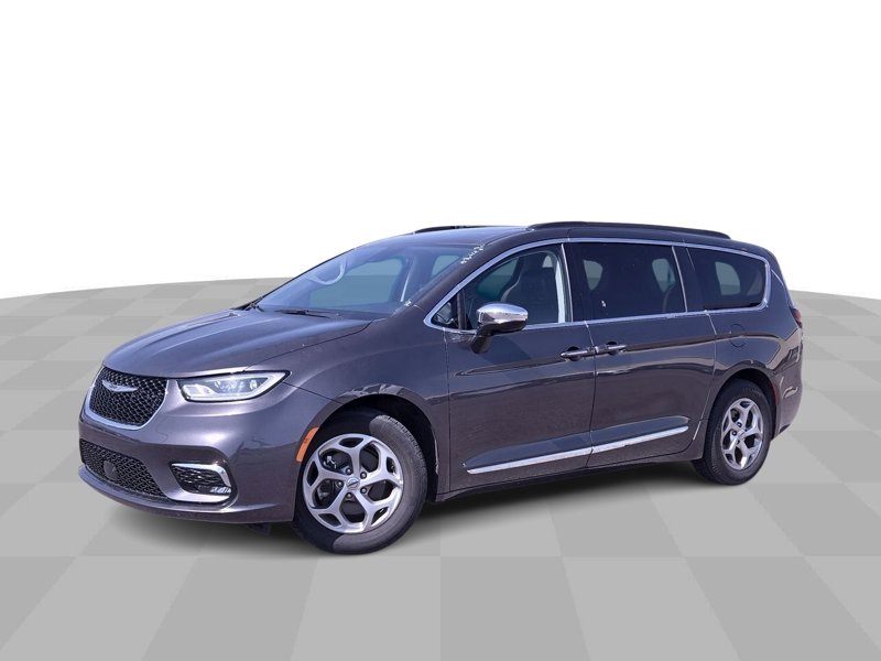 Used 2023 Chrysler Pacifica Limited image 1