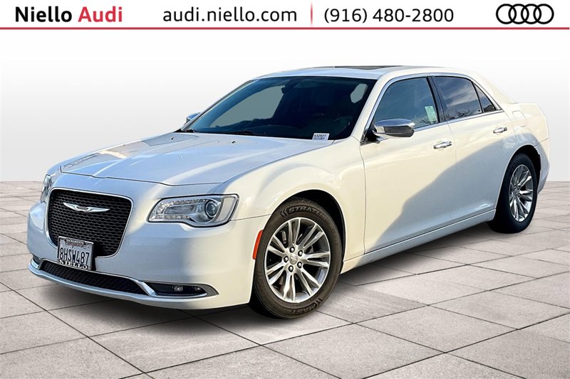 Used 2017 Chrysler 300 C image 1