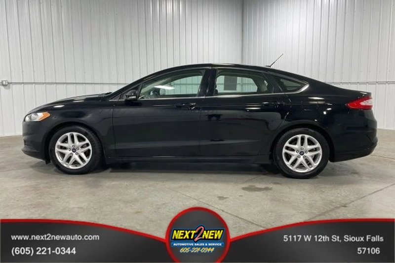 Used 2016 Ford Fusion SE image 1