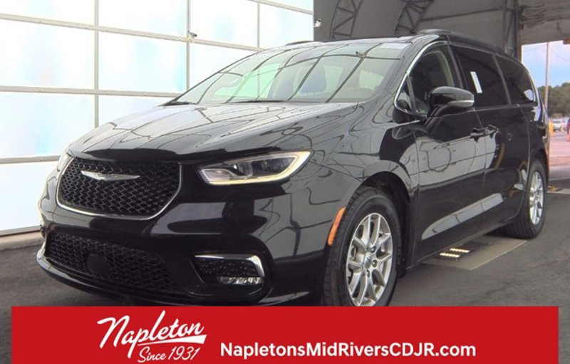 Used 2022 Chrysler Pacifica Touring-L image 1