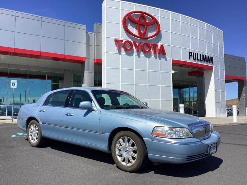 Used 2006 Lincoln Town Car Signature Limited image 1