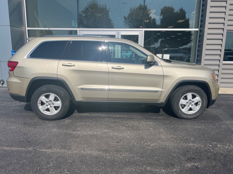 Used 2011 Jeep Grand Cherokee Laredo image 1