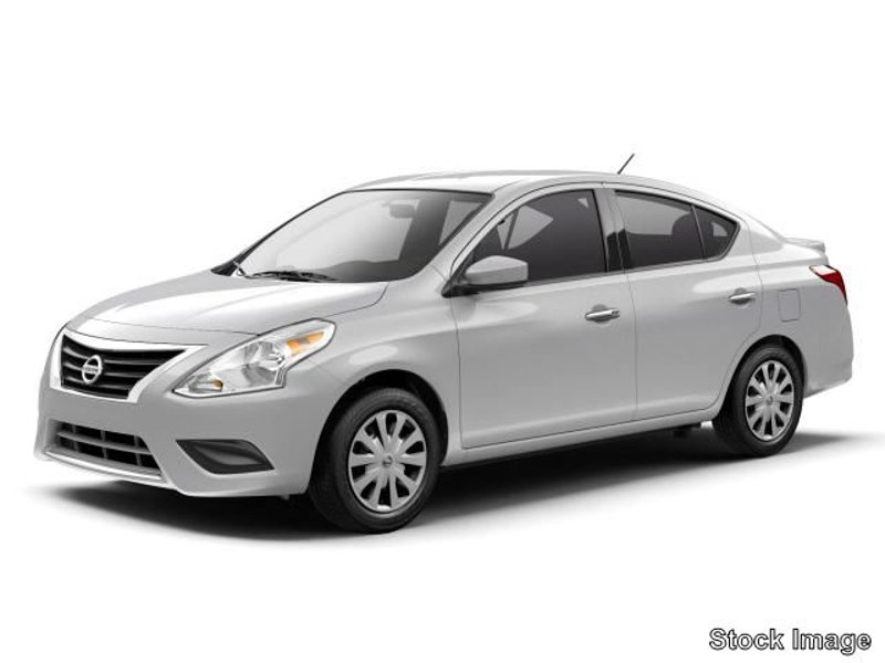 Used 2016 Nissan Versa SV image 1