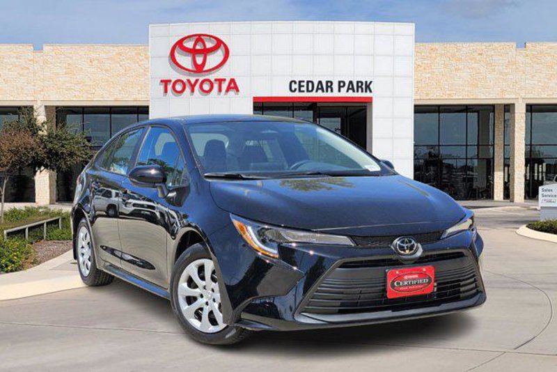 Certified 2025 Toyota Corolla LE image 1