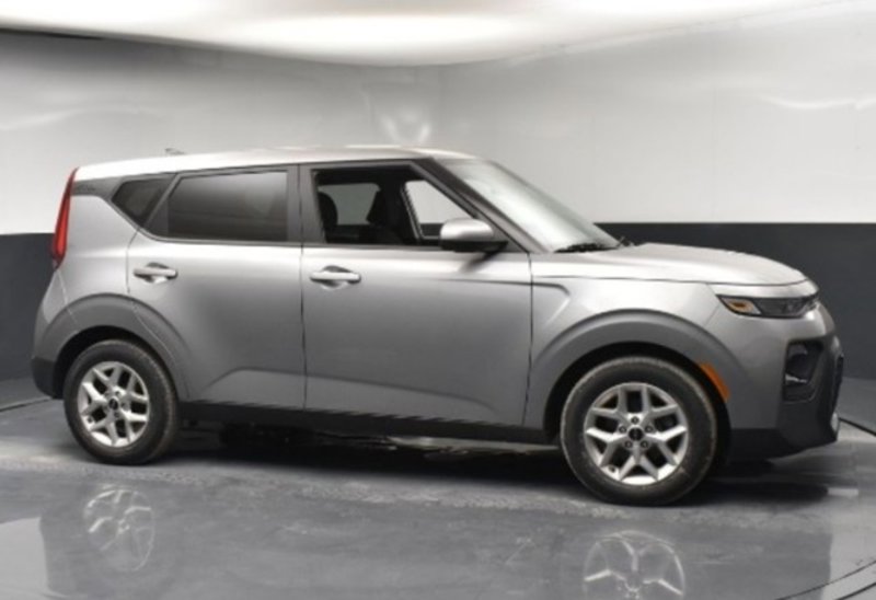 Certified 2022 Kia Soul S image 1