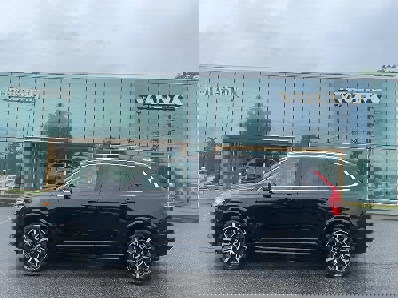 Certified 2022 Volvo XC90 T6 Momentum w/ Advanced Package image 1