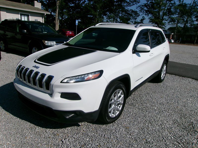 Used 2015 Jeep Cherokee Latitude image 1