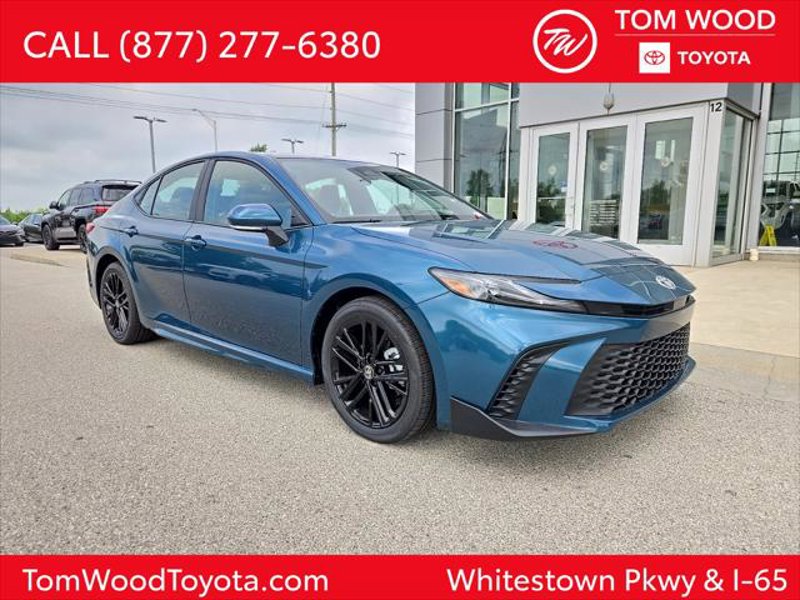 Certified 2025 Toyota Camry SE image 1