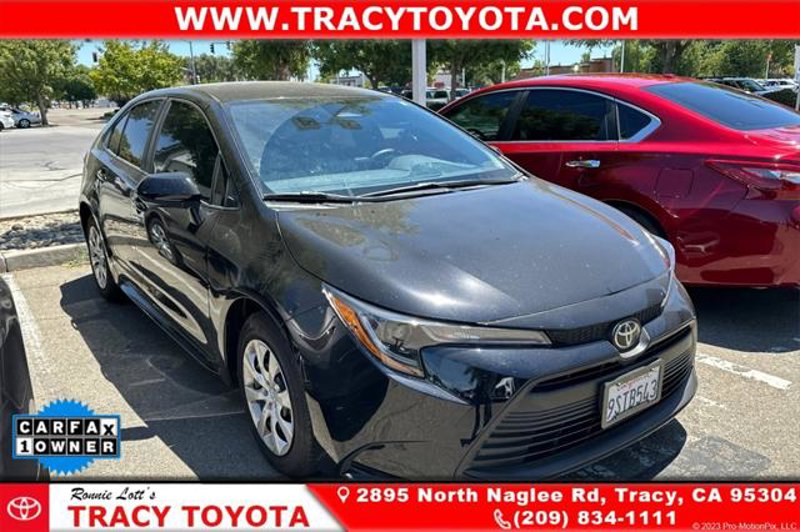 Certified 2025 Toyota Corolla LE image 1