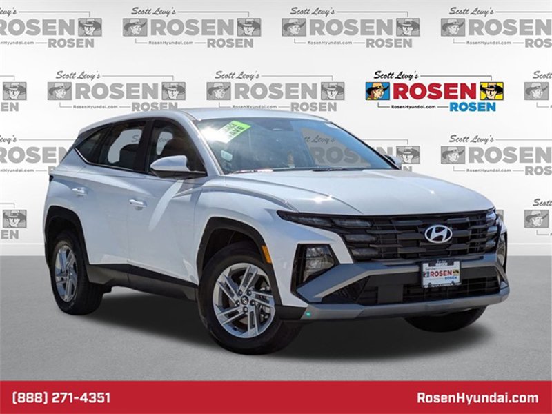 Certified 2025 Hyundai Tucson SE image 1