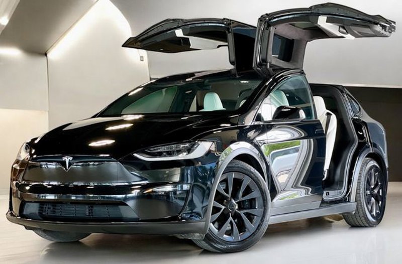Used 2022 Tesla Model X Plaid image 1