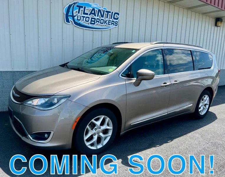 Used 2017 Chrysler Pacifica Touring-L w/ Tire & Wheel Group image 1