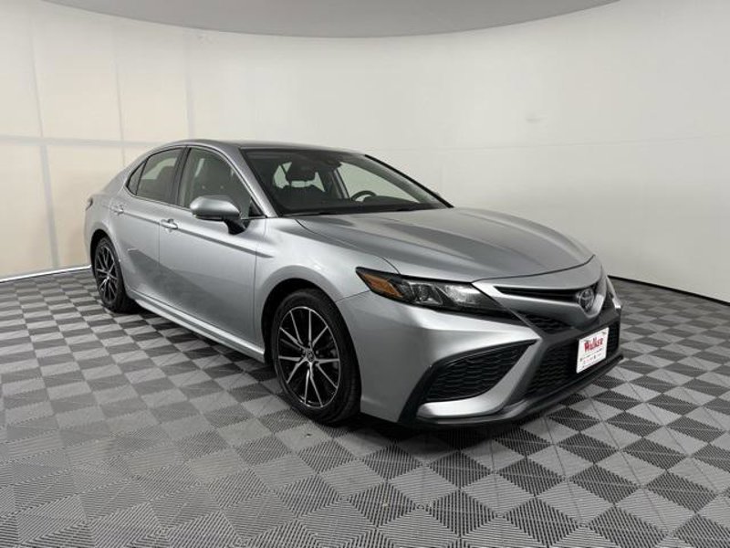 Certified 2023 Toyota Camry SE image 1
