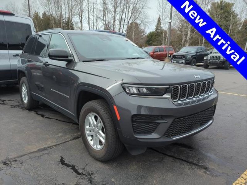 Certified 2024 Jeep Grand Cherokee Laredo w/ Luxury Tech Group I image 1