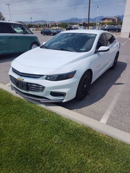 Used 2017 Chevrolet Malibu LT image 1