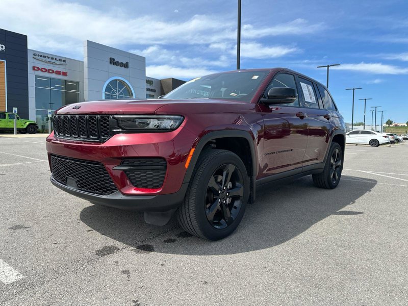 Certified 2024 Jeep Grand Cherokee Altitude image 1