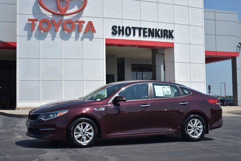 Used 2017 Kia Optima LX w/ Convenience Package image 1