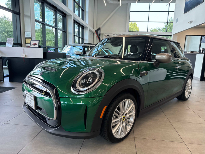 Certified 2024 MINI Cooper SE image 1