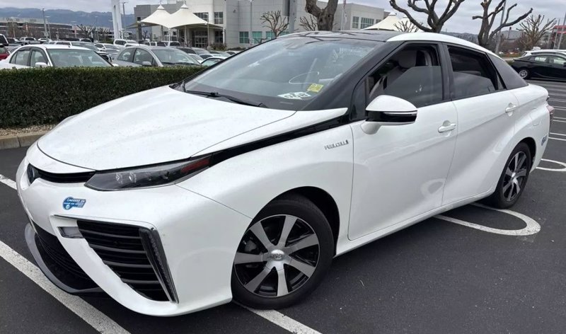 Used 2020 Toyota Mirai image 1