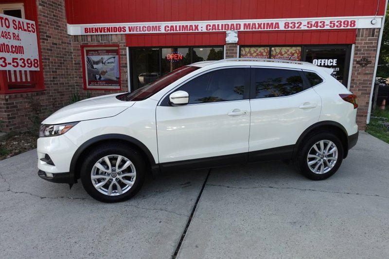 Used 2021 Nissan Rogue Sport SV image 1