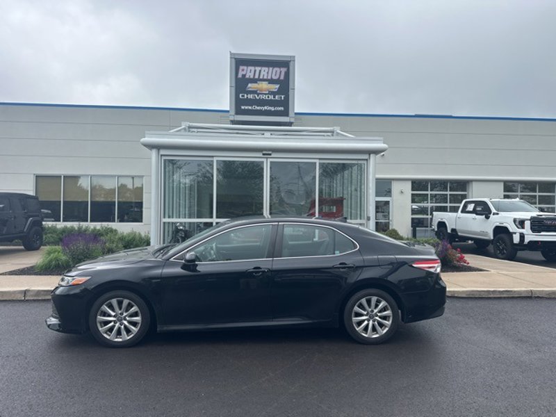 Used 2019 Toyota Camry LE image 1