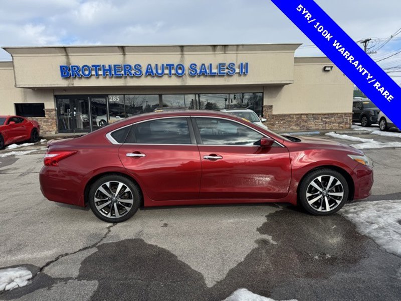 Used 2016 Nissan Altima 3.5 SR image 1