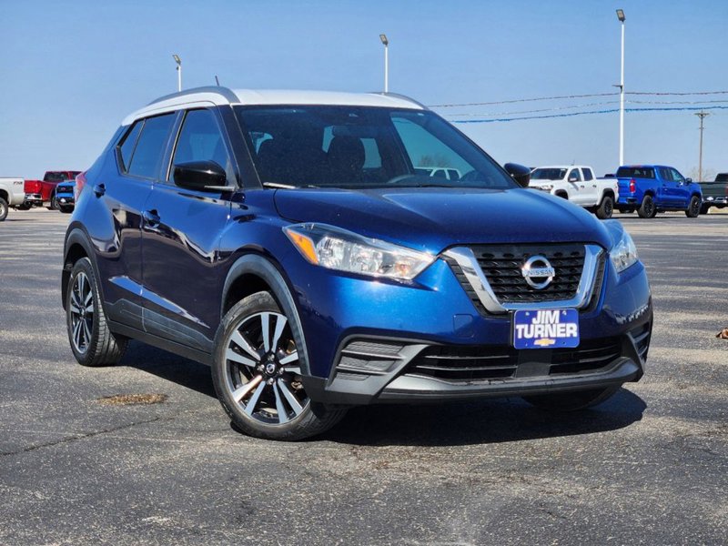Used 2020 Nissan Kicks SV image 1