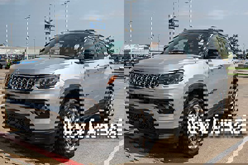 Used 2025 Jeep Compass Limited image 1