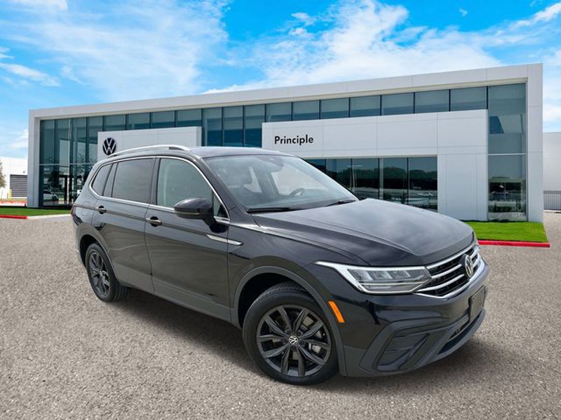 Certified 2024 Volkswagen Tiguan SE image 1