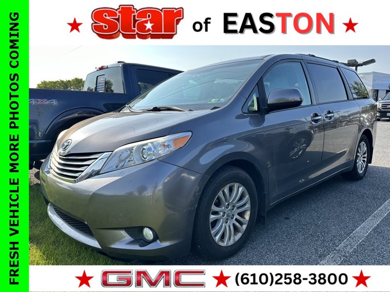 Used 2017 Toyota Sienna XLE image 1