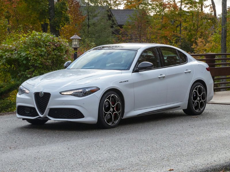 Used 2023 Alfa Romeo Giulia Sprint image 1