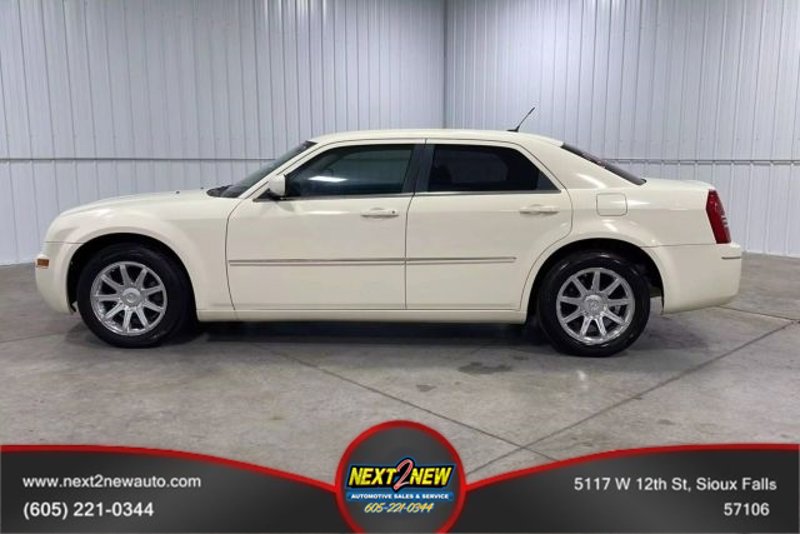 Used 2008 Chrysler 300 Touring w/ Comfort/Convenience Group image 1