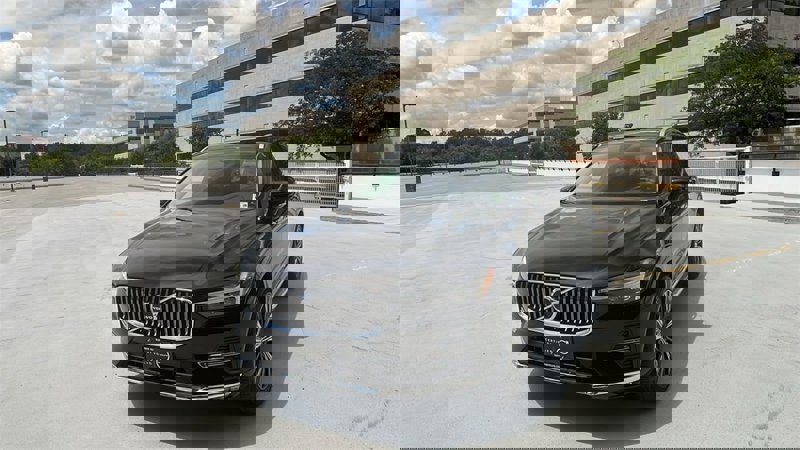 Certified 2023 Volvo XC60 B5 Plus w/ Climate Package image 1