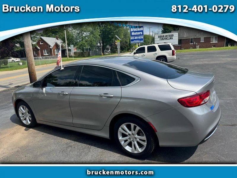 Used 2015 Chrysler 200 Limited w/ Convenience Group image 1