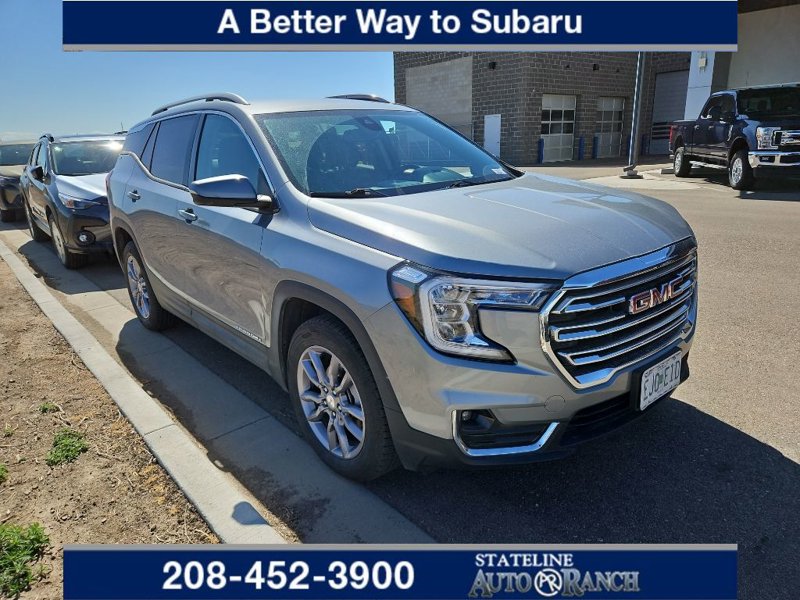 Used 2023 GMC Terrain SLT image 1