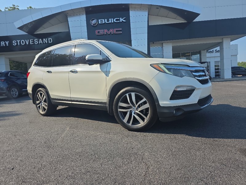 Used 2017 Honda Pilot Touring image 1