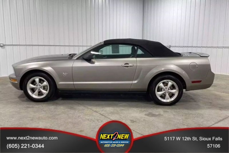 Used 2009 Ford Mustang Deluxe Convertible image 1